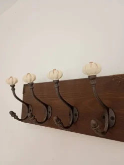 Porte manteau mural bois crochet fonte et céramique - fait main