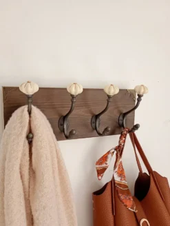 Porte manteau mural bois crochet fonte et céramique - fait main