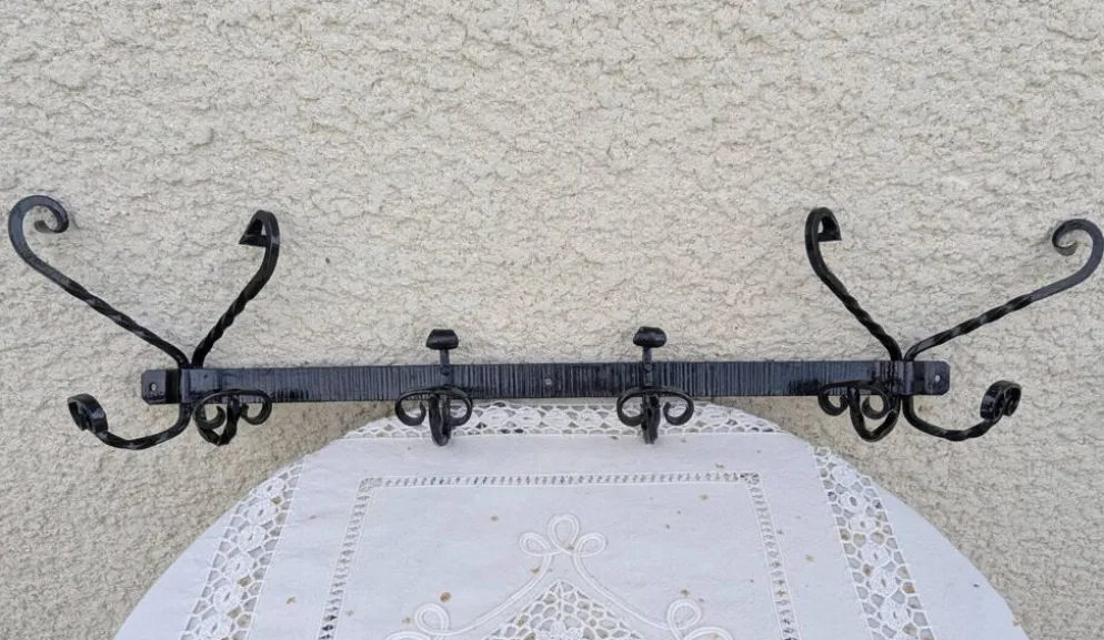 Porte-manteau mural brutaliste en fer forgé 10 patères, années 50