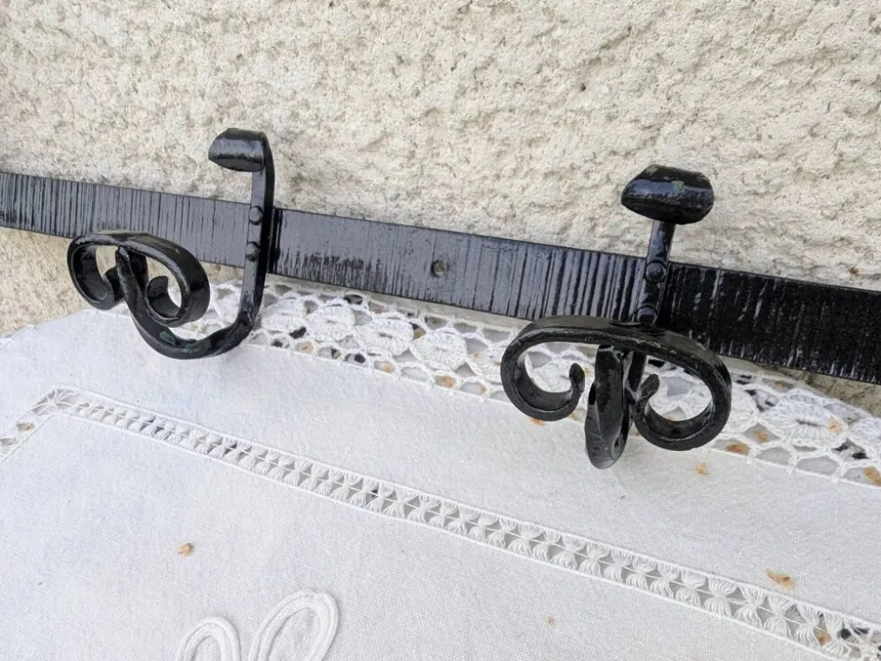 Porte-manteau mural brutaliste en fer forgé 10 patères, années 50