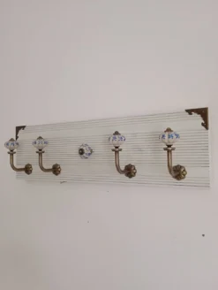Porte-manteau mural 50 cm – 4 patères et bouton central décoratif