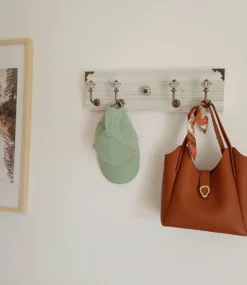 Porte-manteau mural 50 cm – 4 patères et bouton central décoratif