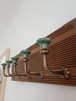 Porte-manteau mural 50 cm – 5 patères céramique vert style vintage
