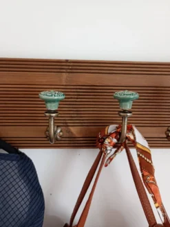 Porte-manteau mural 50 cm – 5 patères céramique vert style vintage