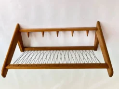 Porte-manteau mural en bois au design mid-century par ÚLUV - Tchécoslovaquie, années 1960