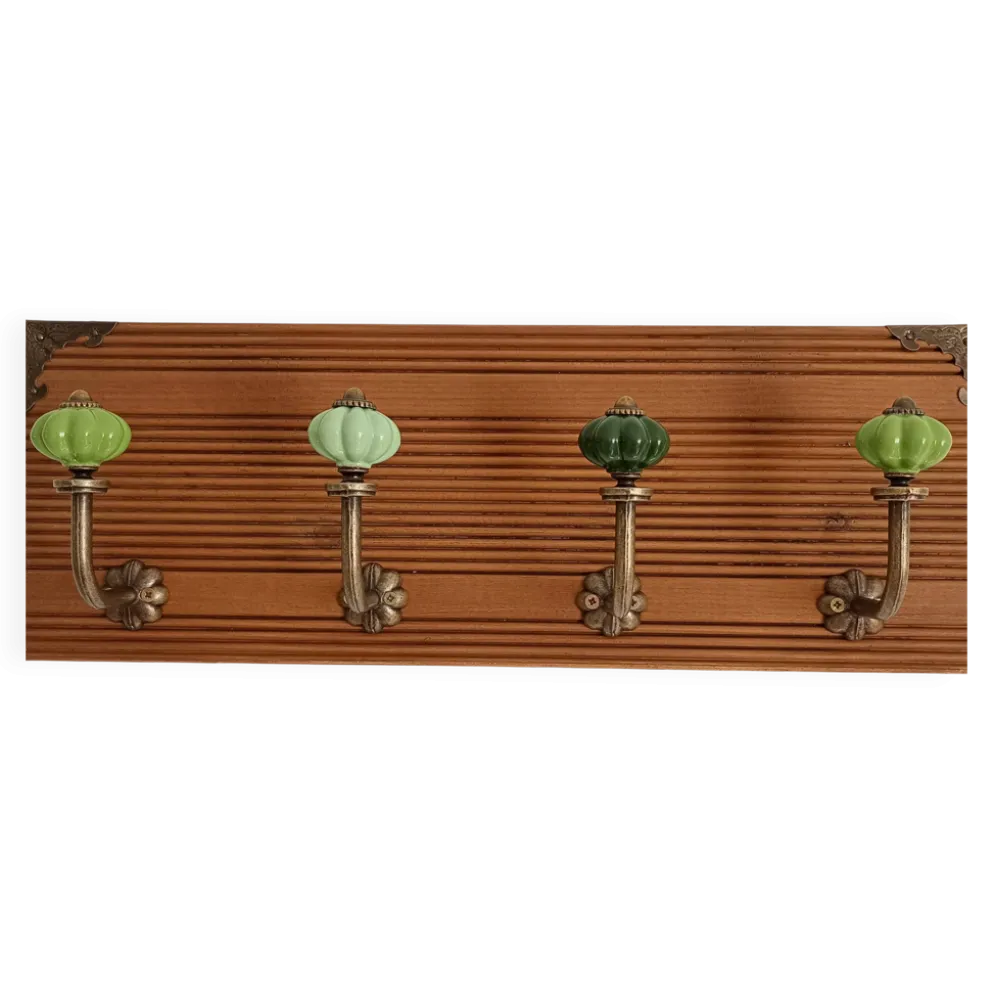 Porte-manteau mural en bois – 40 cm – 4 patères en métal et céramique verte