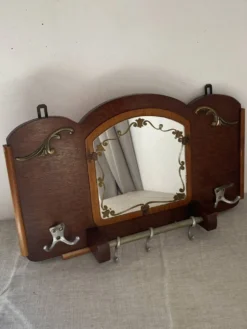 Porte-manteau mural en bois et miroir