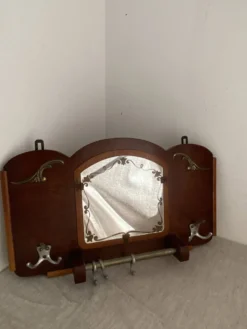 Porte-manteau mural en bois et miroir