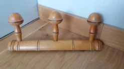 Porte manteau mural en bois façon bambou à 3 patères forme champignon
