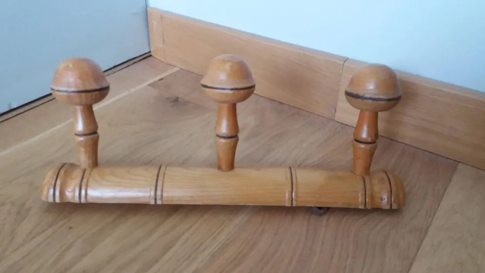 Porte manteau mural en bois façon bambou à 3 patères forme champignon