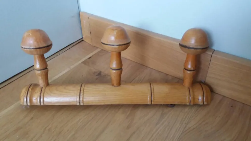 Porte manteau mural en bois façon bambou à 3 patères forme champignon