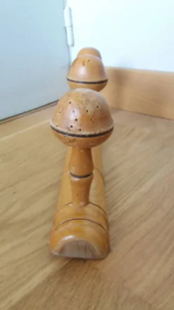 Porte manteau mural en bois façon bambou à 3 patères forme champignon