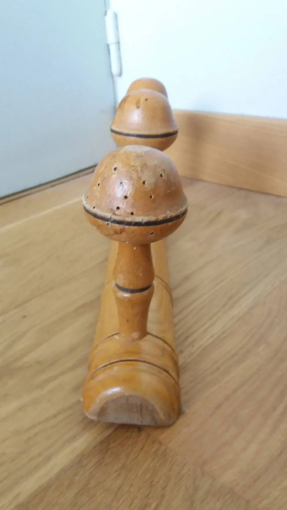 Porte manteau mural en bois façon bambou à 3 patères forme champignon