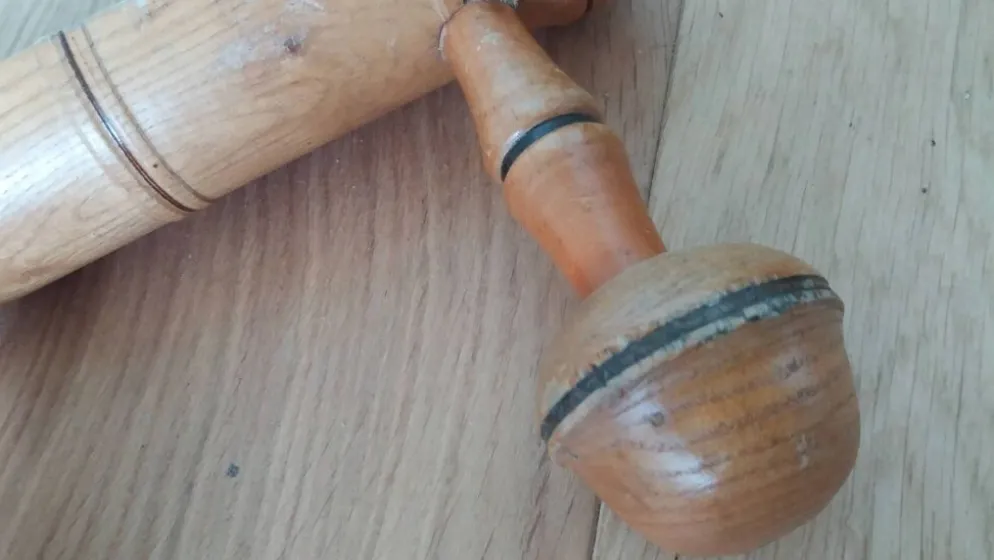 Porte manteau mural en bois façon bambou à 3 patères forme champignon