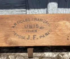 Porte-manteau mural en bois massif avec étagère