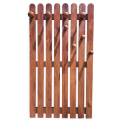 Porte manteau mural en bois ou patère murale.