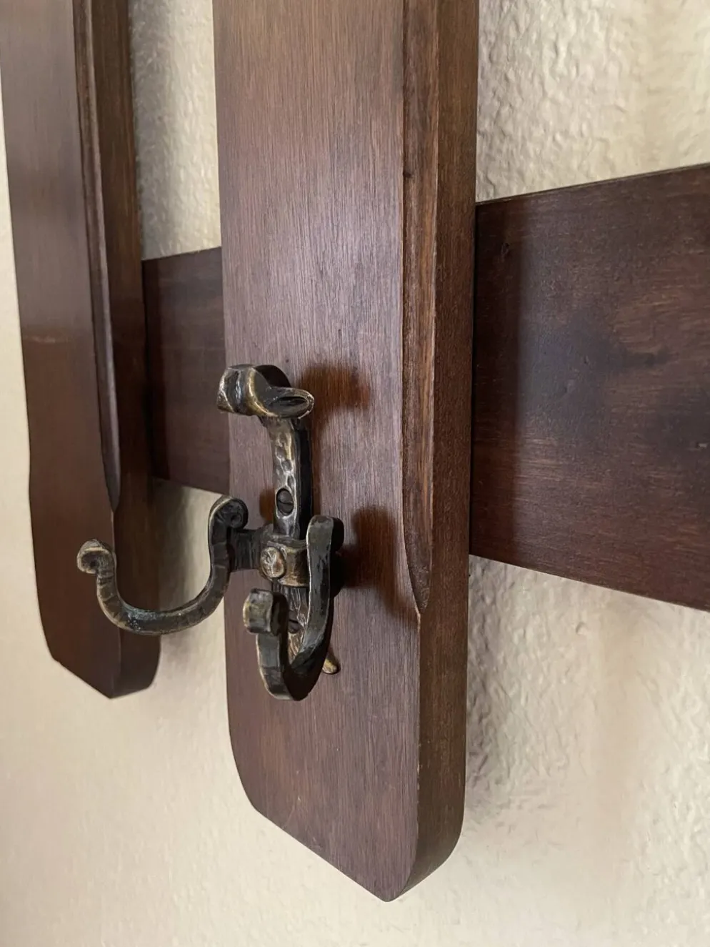 Porte-manteau mural en bois vintage avec miroir