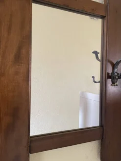 Porte-manteau mural en bois vintage avec miroir