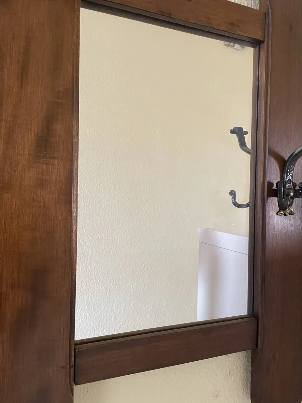Porte-manteau mural en bois vintage avec miroir