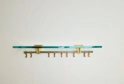 Porte-manteau mural en laiton et verre R14G de Peter Ghyczy, années 1980