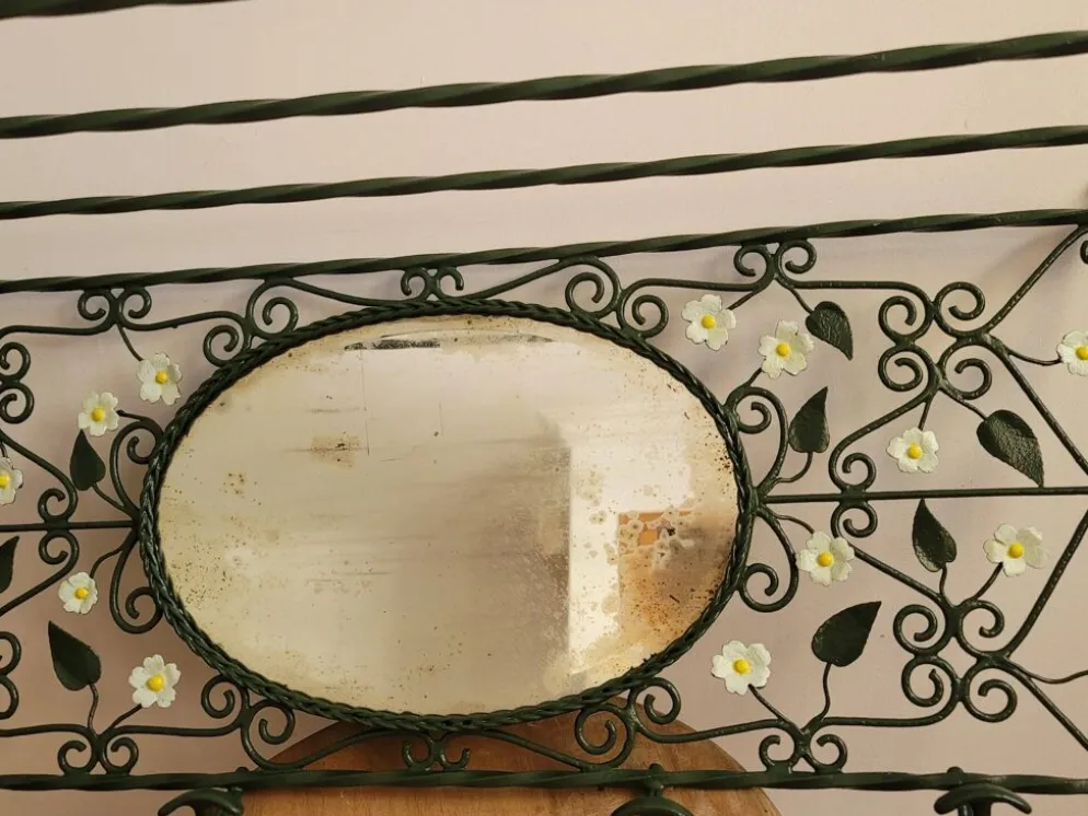 Porte-manteau mural en métal avec miroir et pâquerettes, fin années 50