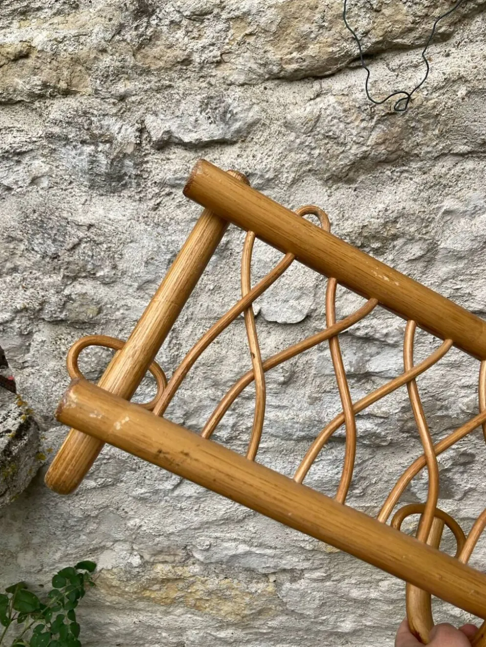 Porte manteau mural en rotin vintage
