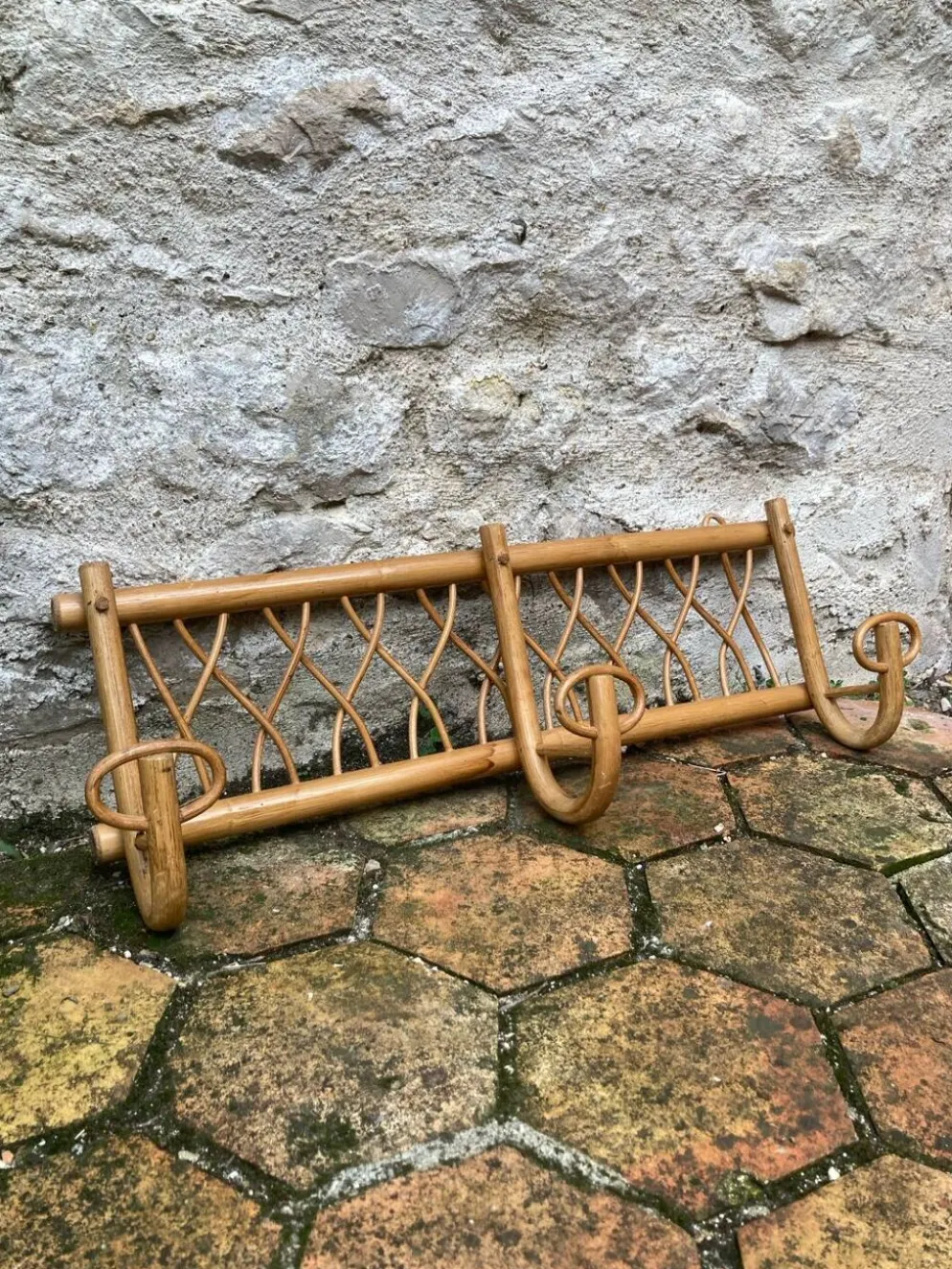 Porte manteau mural en rotin vintage