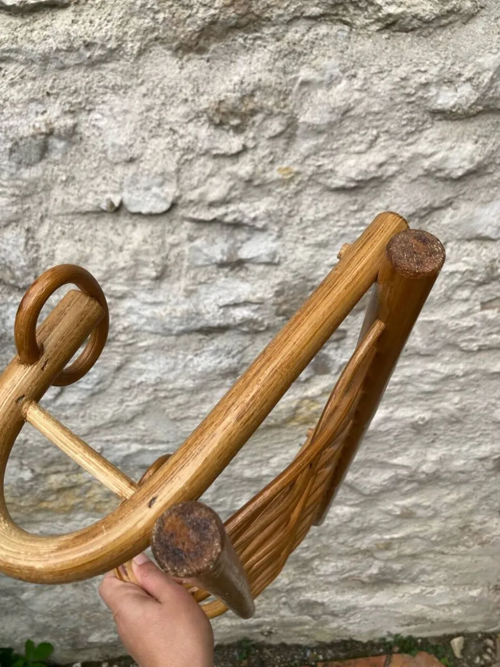 Porte manteau mural en rotin vintage