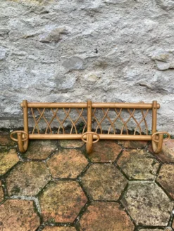 Porte manteau mural en rotin vintage
