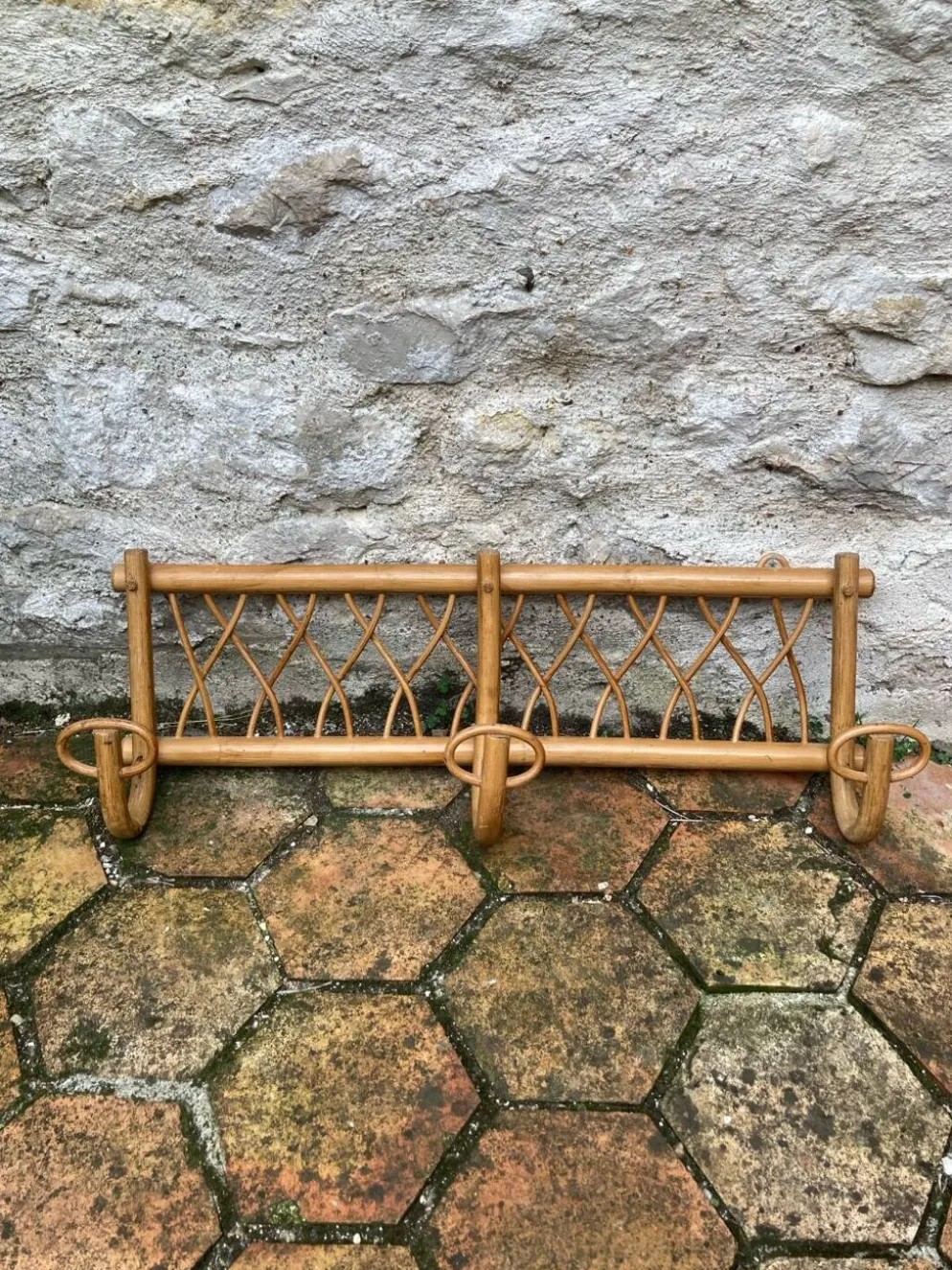 Porte manteau mural en rotin vintage