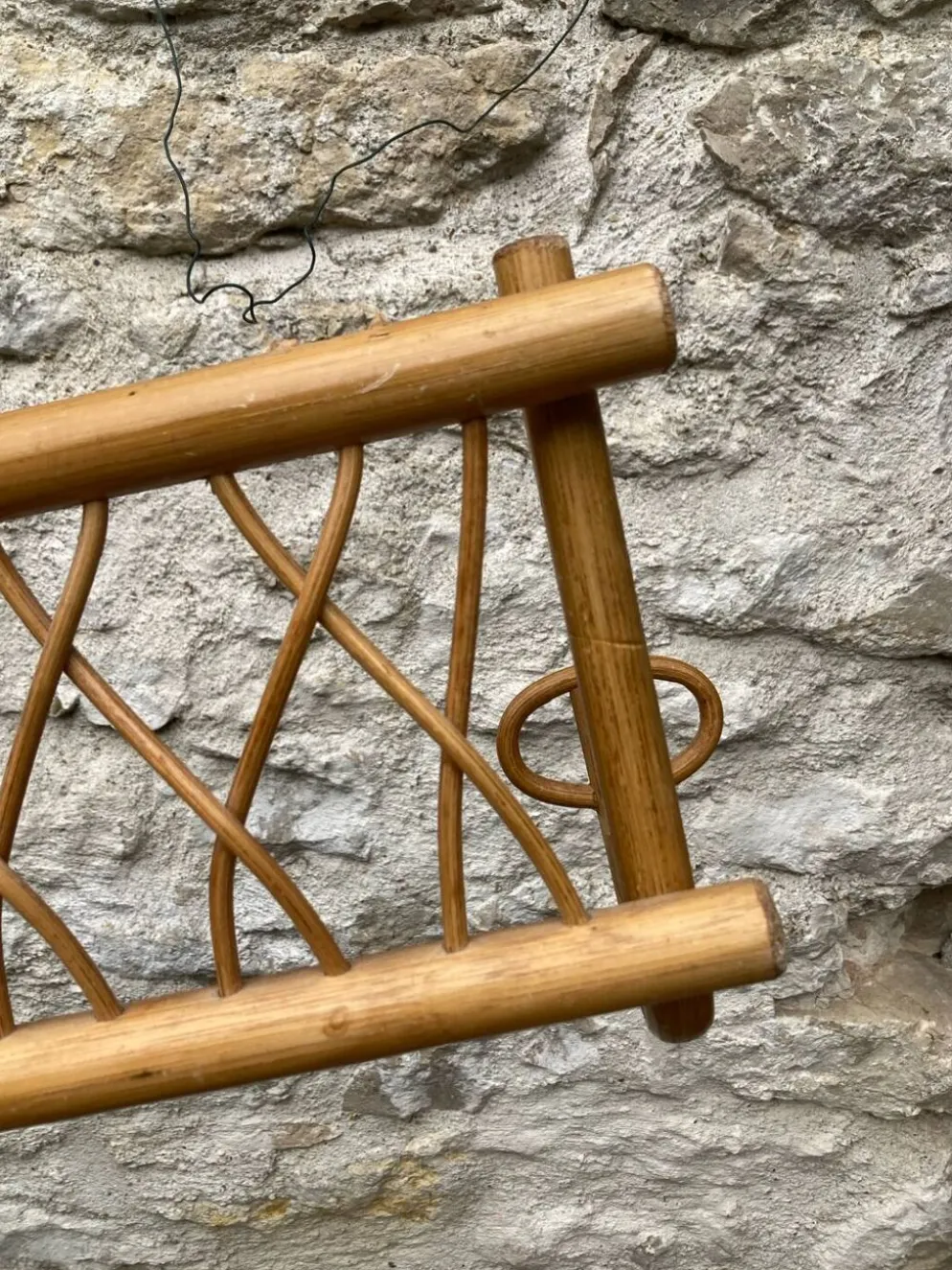 Porte manteau mural en rotin vintage