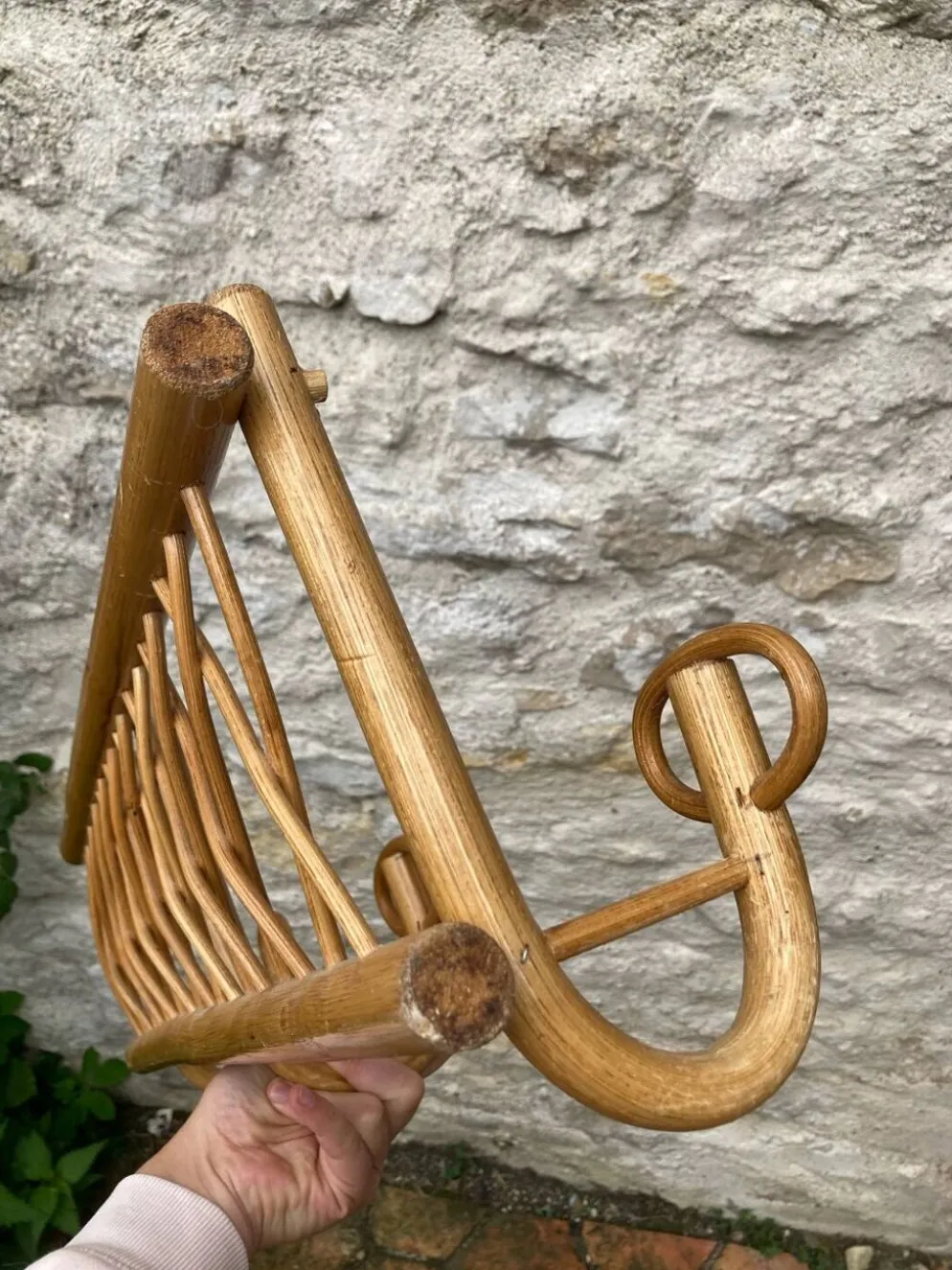 Porte manteau mural en rotin vintage