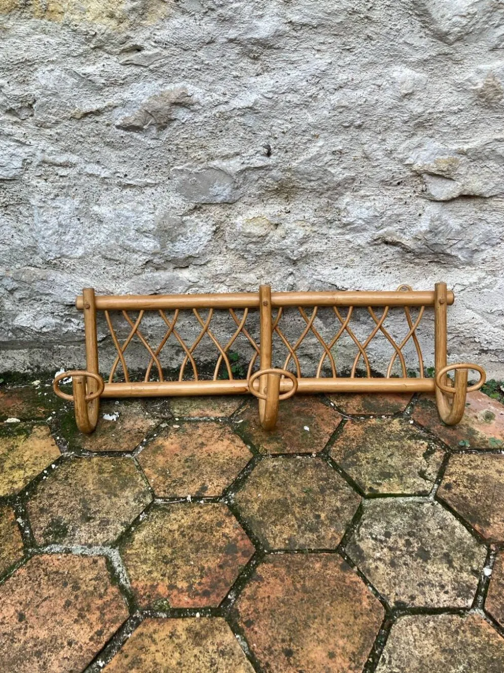 Porte manteau mural en rotin vintage