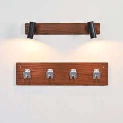 Portemanteau mural et luminaires par Pierre Guariche pour La Plagne, vers 1968