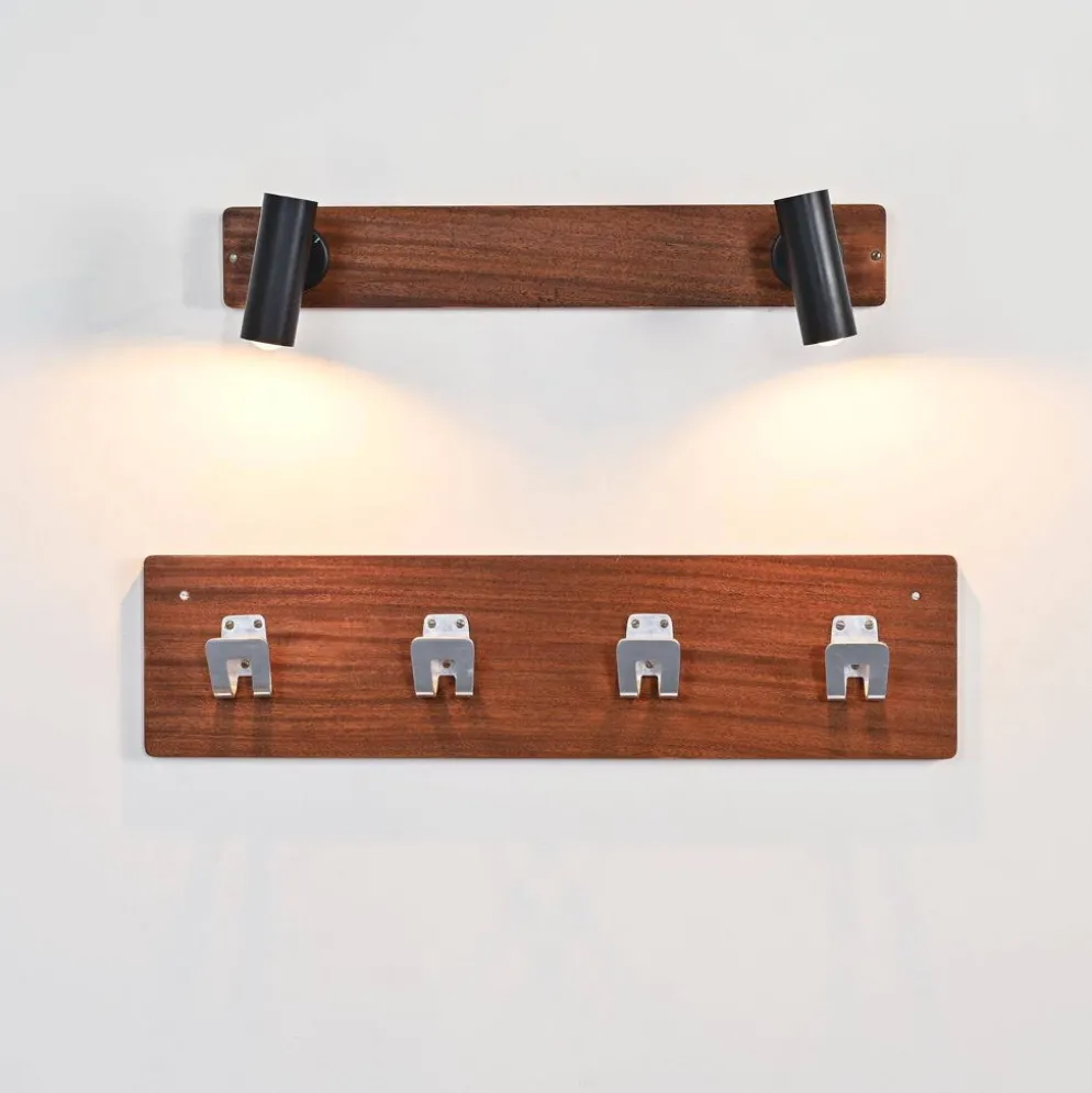 Portemanteau mural et luminaires par Pierre Guariche pour La Plagne, vers 1968