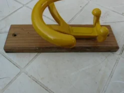 porte manteau mural jaune vintages