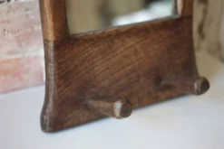 Porte-manteau mural miroir avec patères en bois massif, miroir brutaliste