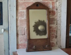 Porte-manteau mural miroir avec patères en bois massif, miroir brutaliste