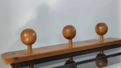 Porte-manteau mural 3 patères boules en pin massif – Design scandinave