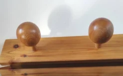 Porte-manteau mural 3 patères boules en pin massif – Design scandinave