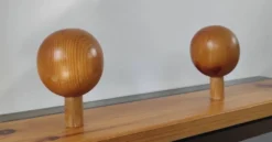 Porte-manteau mural 3 patères boules en pin massif – Design scandinave