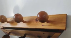 Porte-manteau mural 3 patères boules en pin massif – Design scandinave