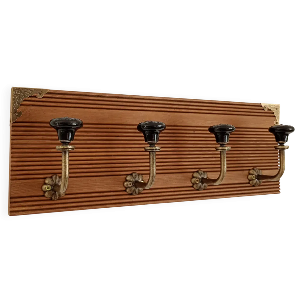 Porte-manteau mural 4 patères – Bois rainuré et céramique noire