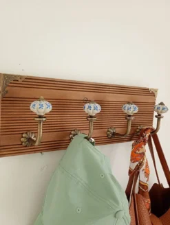 Porte-manteau mural 4 patères céramique bleu et blanc, style vintage