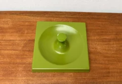 Porte-manteau mural Quadro en vert olive allemand de style mid-century modern Space Age par Jürgen Lange pour Schönbuch, années 1970.