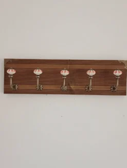 Porte manteau mural style vintage 5 patères céramique motifs floraux - bois
