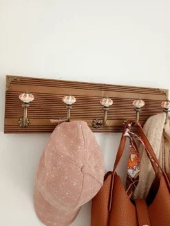 Porte manteau mural style vintage 5 patères céramique motifs floraux - bois