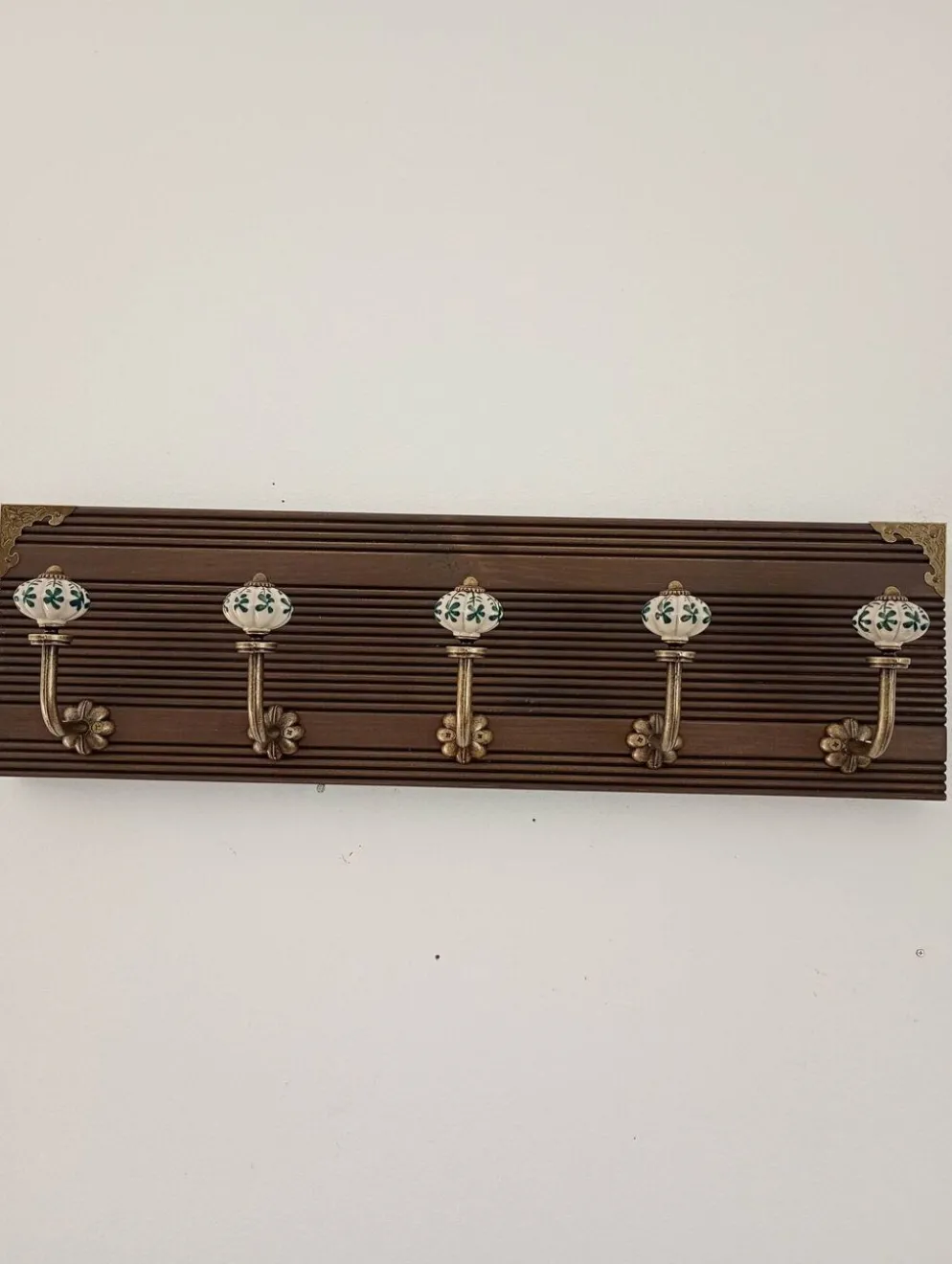 Porte-manteau mural STYLE vintage 5 patères céramique motifs floraux 50 cm
