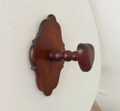 Porte manteau mural vintage art populaire en bois massif sculpté