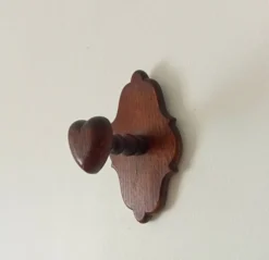 Porte manteau mural vintage art populaire en bois massif sculpté